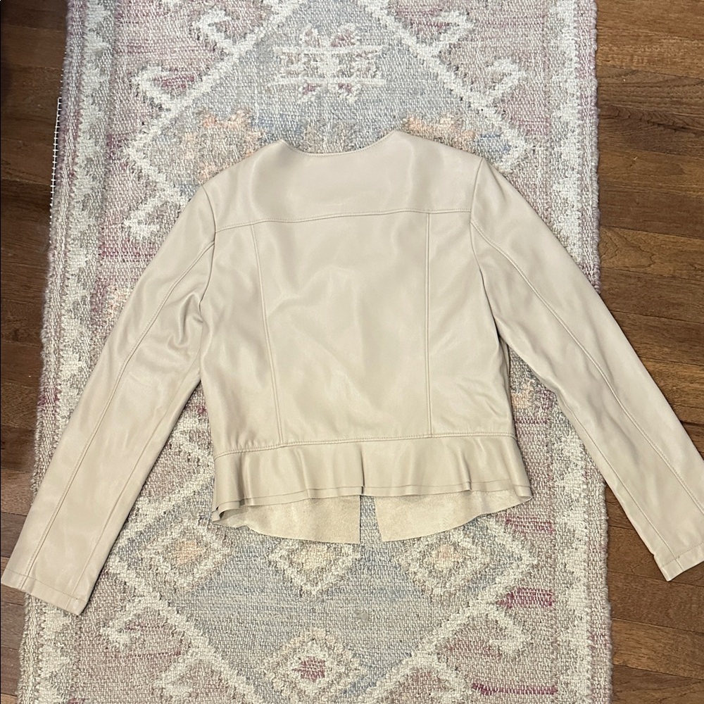 Zara women’s Cream Beige Ruffled Women's Jacket Size Medium - Picture 5 of 5